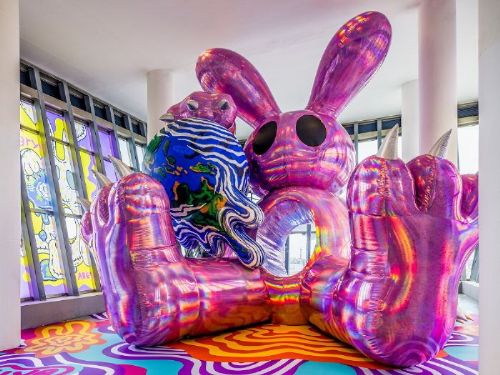 屏東看海美術館整修閉館，巨型怪獸展覽將登陸海口港