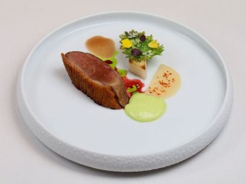 2024情人節首選！美享地餐廳星級燭光晚宴，夢幻粉紅香檳為約會增添甜蜜感