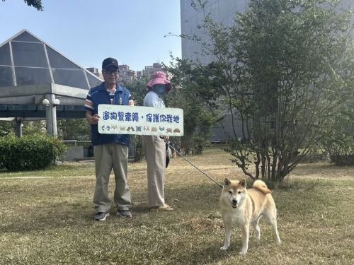 動保處開展巡查，提醒飼主遵守寵物管理責任