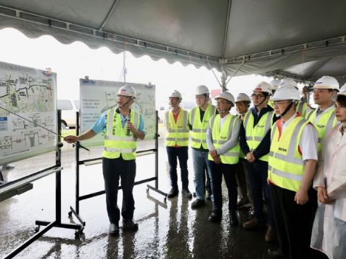 高雄市長與行政院長視察台39線延伸至仁武規劃情形