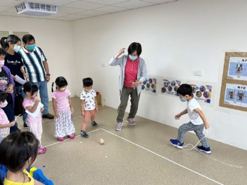 共建友善育兒環境：國教署推動職場互助教保服務中心