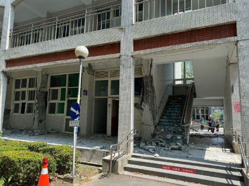 行政院陳建仁院長與教育部潘文忠部長視察花蓮縣災情