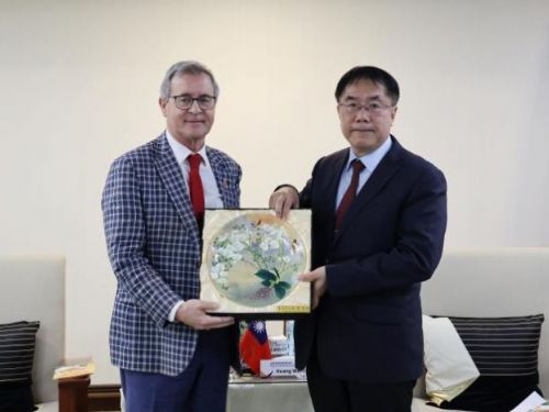 加拿大參議院訪問台南，市長黃偉哲熱情接待，推動文化與貿易合作