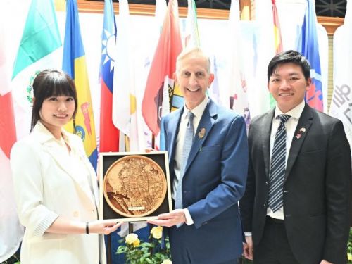 高雄市府與樹德家商熱情參與波特蘭玫瑰節，深化姊妹城市情誼