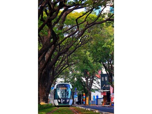 高雄輕軌成圓！知名交通YTR開箱沿途美景 網讚：好感動、為高雄人感到驕傲