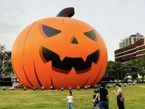 2024高雄萬聖節華麗登場！10天限時打卡「南瓜燈海」不容錯過
