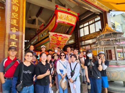 屏東東港迎王平安祭典國際志工培訓啟動，迎接世界目光
