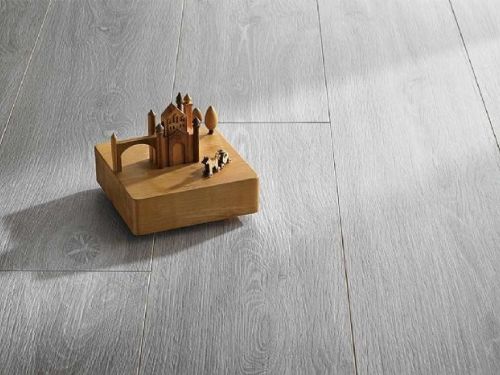 探索超耐磨地板：結構、優缺點與選擇指南