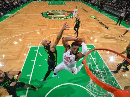 騎士上演驚天逆轉，Mitchell領軍逆轉塞爾蒂克，收下9連勝