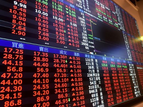 台股飆漲，Nvidia 衝高帶動，一度漲逾150點，台積電站回700元