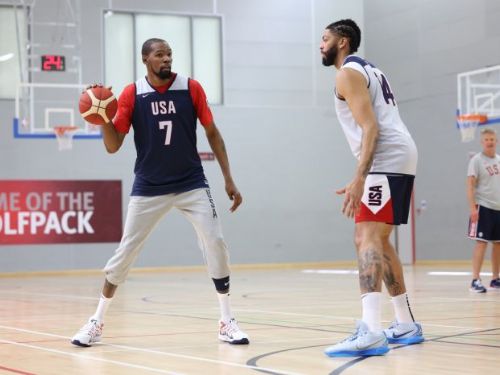 Kevin Durant在倫敦首度亮相美國隊練球，熱身賽上場機會大增！