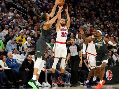 勇士險勝灰狼 | 關鍵時刻的三分與籃板挽回勝局