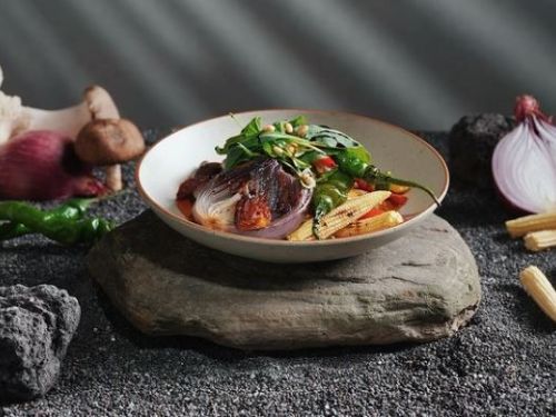 台北新開蔬食餐廳「Clavius」：結合環保與美食的象徵