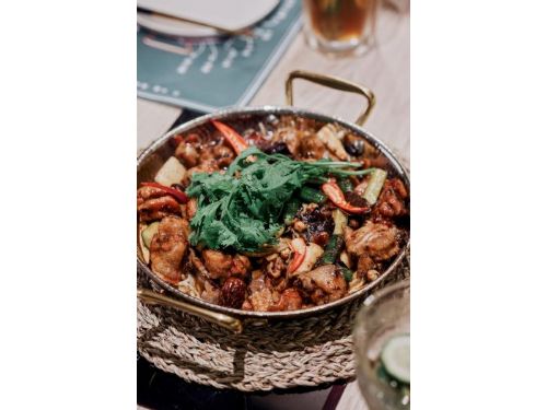 「大四喜麻辣雞公煲」：西門町的辣味天堂