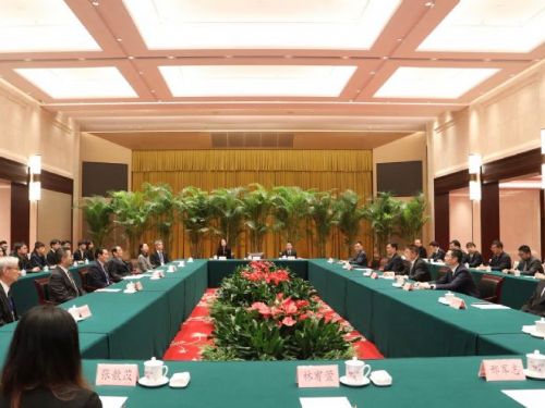 馬英九抵武漢會見湖北省委書記稱：兩岸要求同存異，方能行穩致遠