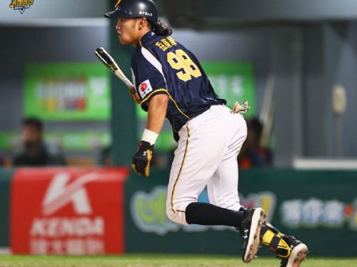 中信兄弟奪勝，岳東華與曾頌恩齊攻擊