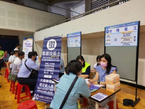 高市勞工局徵才活動亮點滿滿，專業加值服務助求職者更有自信