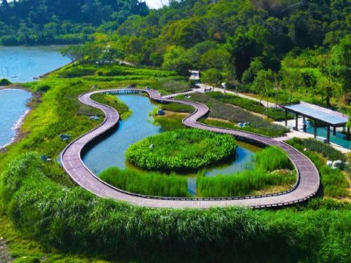 高雄觀音湖華麗轉身，榮獲2025國家卓越建設獎與建築園冶獎雙重肯定，打造生態永續與零碳綠洲新典範
