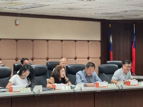 高雄市勞工自治委員會第三屆第三次會議順利召開，提醒雇主與勞工攜手防範高溫與颱風危害，共創安全職場與生活環境