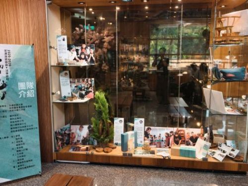 足留龜鄉－療癒系山城成果發表會暨市集展，2月27日於新威森林公園溫柔登場，邀請民眾走進六龜感受療癒山城魅力