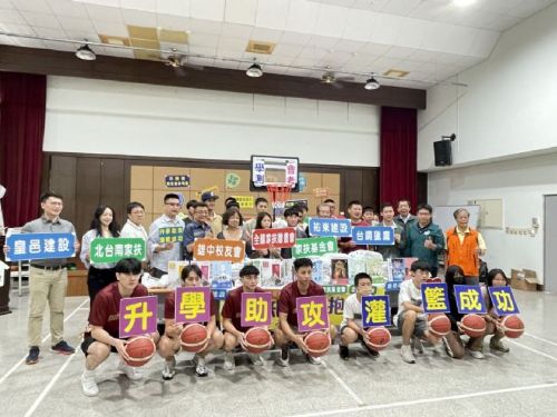 台鋼獵鷹攜手祐東建設，助攻「拔尖計劃」，贈書點亮希望，以閱讀陪伴家扶學子逐夢