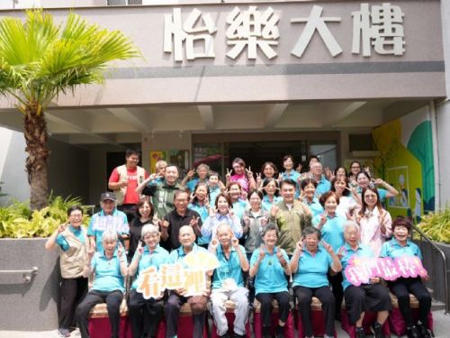 屏東市金泉里、瑞光里社區照顧關懷據點歡喜揭牌，周縣長鼓勵長輩多外出參與活動