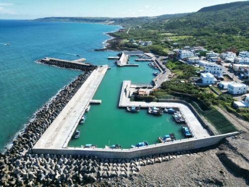 打造東南海岸最堅實守護堡壘，屏東興海漁港擴建完工啟用，漁民安心靠港不再冒險遠航