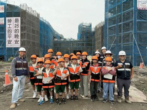 樹立環境保護卓越典範！屏東縣環保局輔導屏科實中校舍新建工程獲環境部金級獎肯定