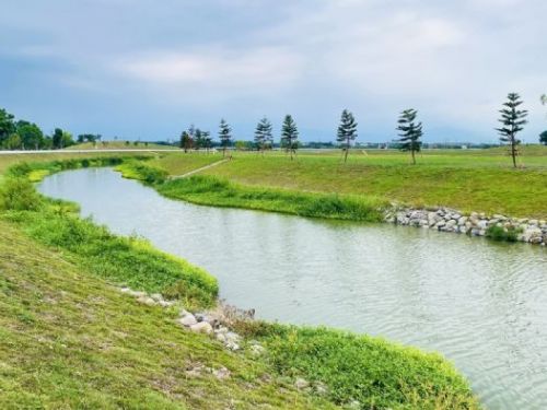 崁頂「溪州溪排水崁頂支線護岸改善工程(洲子一號橋~187線)(一工區)」竣工典禮，打造防洪與生態兼具新水岸