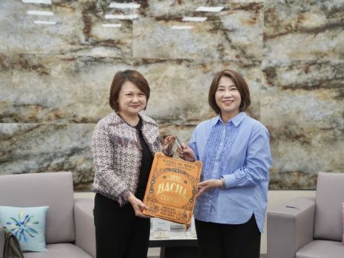 新加坡新任代表符秀麗拜會屏東，周縣長盼深化雙方交流合作