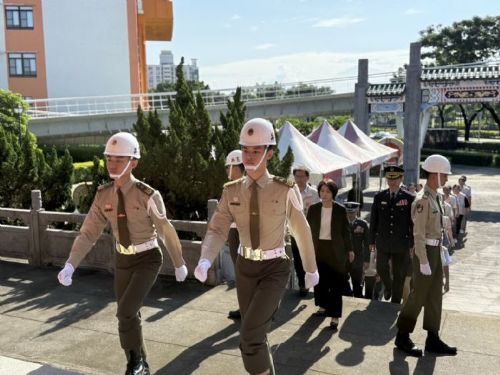 屏東秋祭典禮，隆重緬懷先烈與陣亡將士，軍人節共同追思，傳承無畏精神