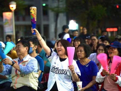 世界棒球經典賽臺日對決熱血開打，周春米率鄉親集氣力挺Team Taiwan
