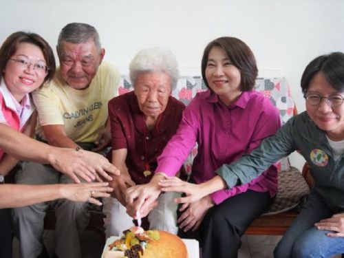 重陽傳情！周春米縣長溫馨探訪百歲蔡奶奶，滿堂笑語洋溢幸福天倫