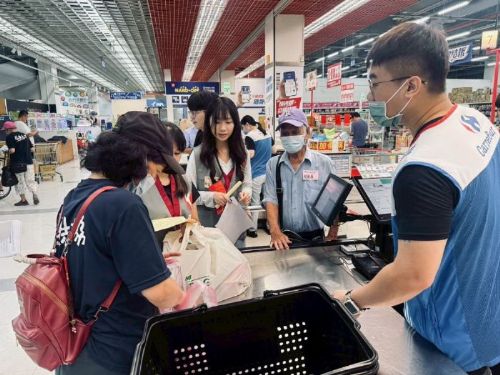 溫馨攜手購物趣｜屏東青年志工陪伴獨居長輩共享歡樂時光
