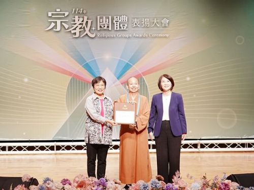 114年宗教團體表揚大會溫馨登場，屏東南海寺榮獲「宗教公益獎」