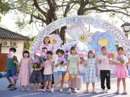 屏東勝利星村「花漾宇宙」熱鬧登場，周春米與親子同樂，共創繽紛春日回憶
