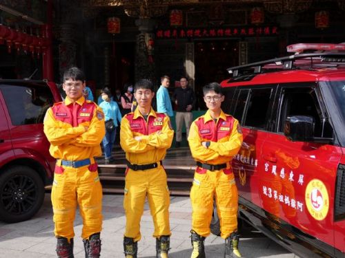 慈鳳宮捐贈消防救災指揮車暨整合式PAC救命器，攜手屏東縣政府守護縣民安全