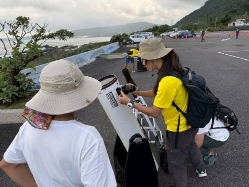 今夏最浪漫的星空約定！600人佳樂水追逐英仙座流星雨，恆春擁抱宇宙系列活動閃耀登場