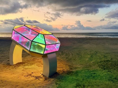 看海美術館訪客數突破50萬人次，刷新歷年紀錄，2025落山風藝術季「看！海口Hey,Haikou!」20日登場