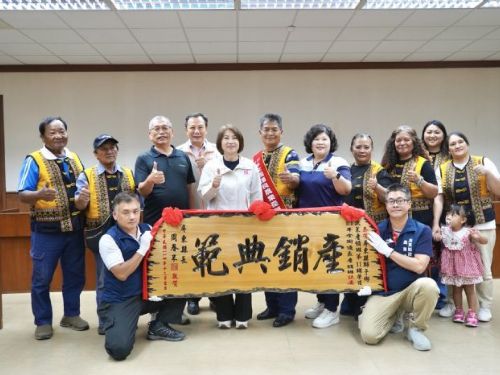 屏東農業實力亮眼，周春米頒獎表揚全國優良產銷班及蜂蜜評鑑獲獎農友