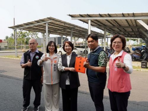 周春米縣長致贈春節加菜金，感謝清潔隊員守護屏東好過年