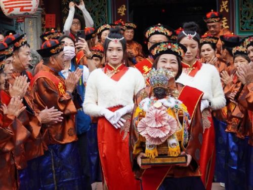 大年初二九如王爺奶奶回娘家，周春米縣長主祭恭送