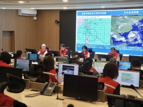 樺加沙颱風逼近，周春米縣長督導防颱整備，抽水站運作正常守護鄉親