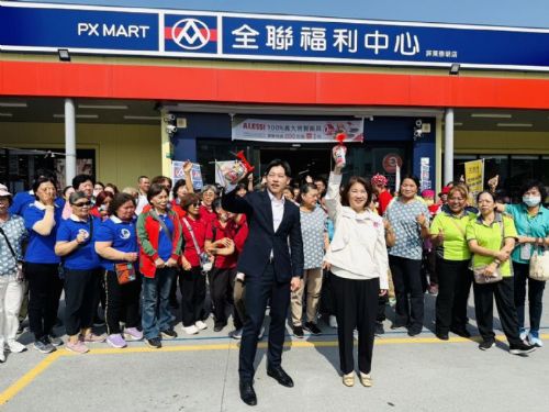 2026「銀閃閃廚藝競賽‧據點天天出好菜」社區照顧關懷據點志工化身「黑白大廚」展手藝，端出暖心家傳味