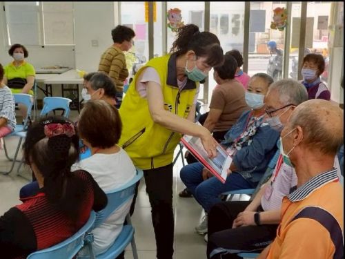 屏東縣政府清明連假全面啟動道安防制與交通疏導，呼籲專心駕駛、路口減速慢行，平安歸