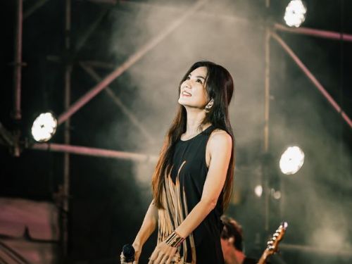 屏東狂客音樂祭人氣爆棚 ! ELLA 壓軸經典連發，周春米陪樂迷搖擺嗨翻全場