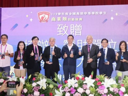 112學年度全國商業類技藝競賽頒獎典禮在雄商、頒發103座金手獎 雄商、三民家商學生獲職場英文、中餐烹飪金手獎第二名