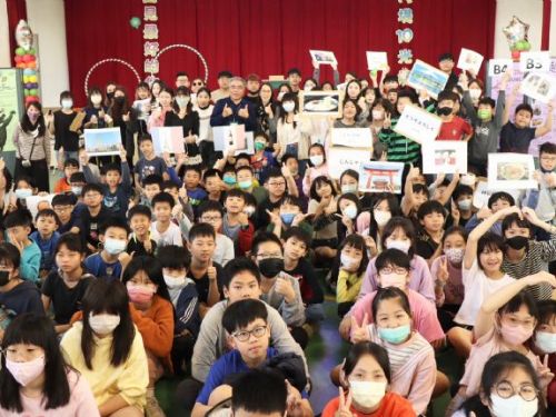 八個國家、七種語言環遊世界 河堤國小、文藻外語大學寒假前全球遊戲學習計畫