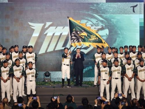 台鋼雄鷹「I'm IN! 飛向一軍」成軍記者會 陳其邁：做最堅強的啦啦隊 力挺球隊旗開得勝