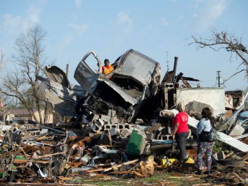 幾乎滅鎮　龍捲風席捲美國密州至少26死　8人躲冷藏庫死裏逃生
